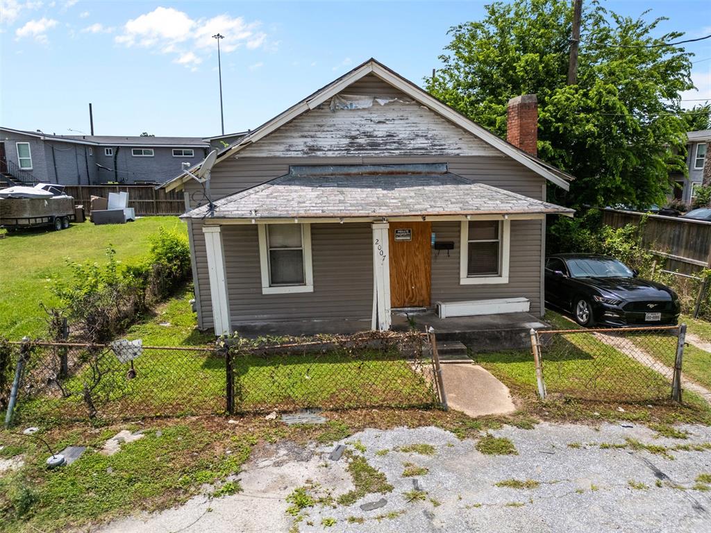 2007 Massie St, Houston, TX 77026 photo