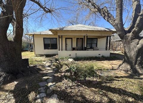 Single Family Residence in Seymour TX 503 N Cedar Street.jpg
