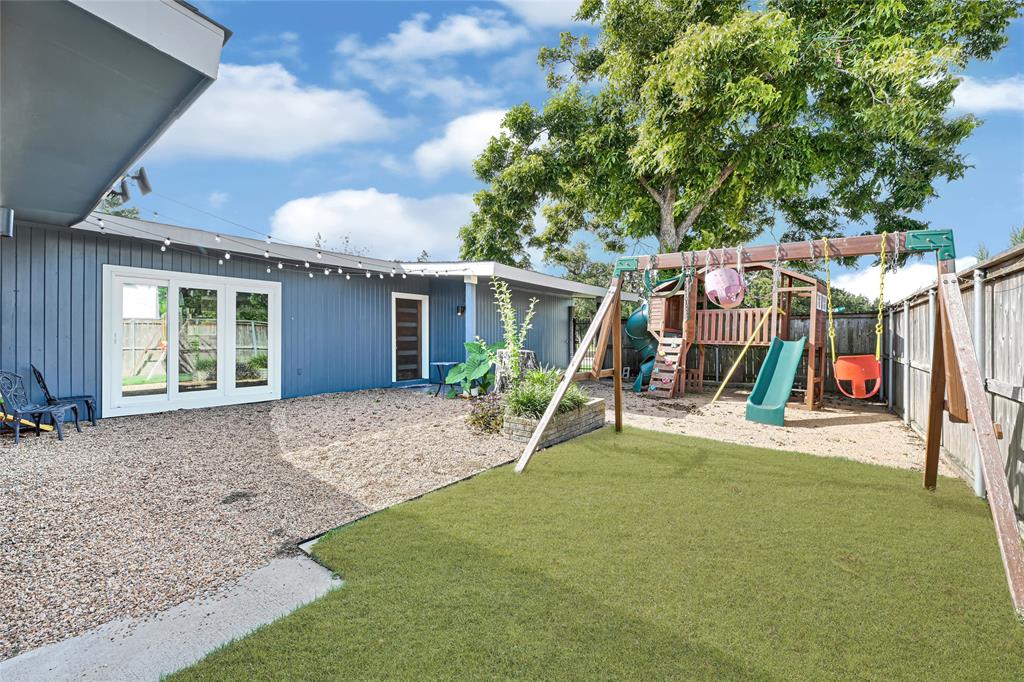 5234 Saxon Dr, Houston, TX 77092 photo