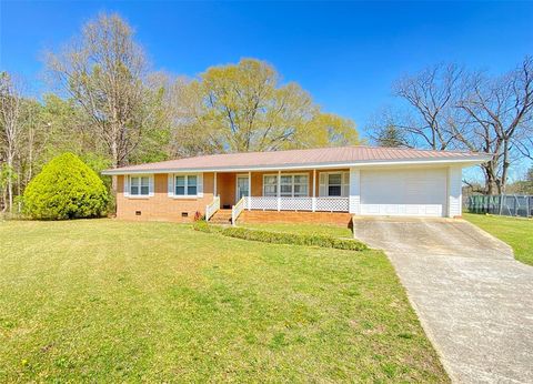 Single Family Residence in Other GA 176 N Hulin Avenue.jpg