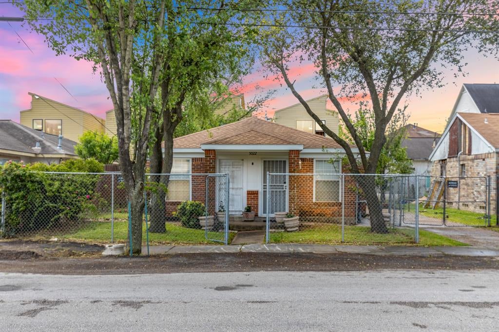 5022 Stimson St, Houston, TX 77023