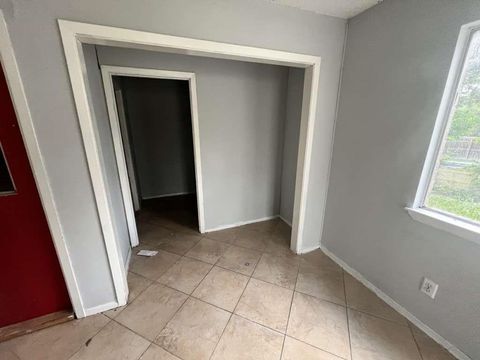 Single Family Residence in Refugio TX 1006 Mesquite Street 7.jpg