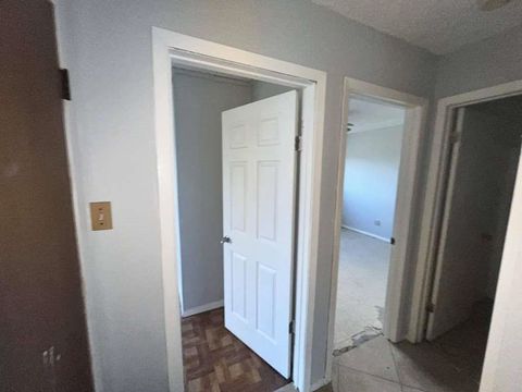 Single Family Residence in Refugio TX 1006 Mesquite Street 4.jpg