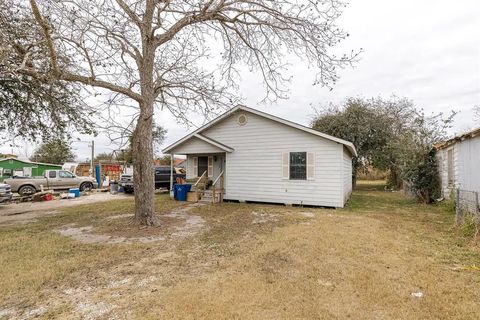 Townhouse in Mathis TX 408 S Live Oak Street.jpg