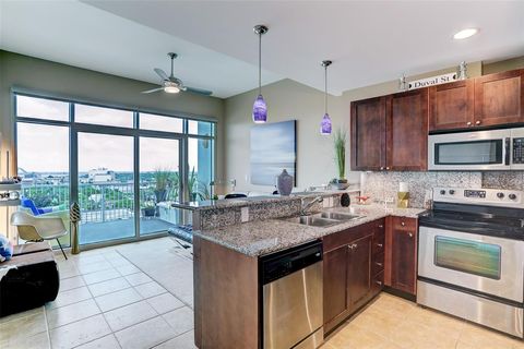 Condominium in Galveston TX 500 Seawall Boulevard #802.jpg