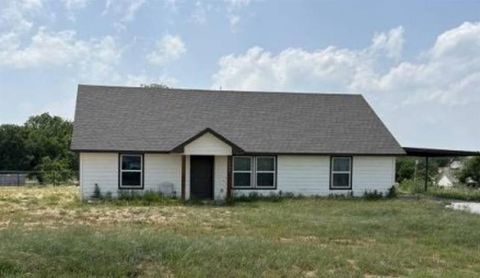 Single Family Residence in Poolville TX 506 Pecan Tree Court.jpg
