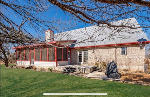 Single Family Residence in Hondo TX 885 County Road 640 18.jpg