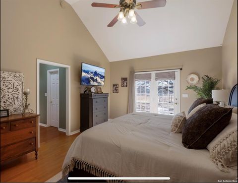 Single Family Residence in Hondo TX 885 County Road 640 9.jpg