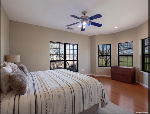 Single Family Residence in Hondo TX 885 County Road 640 12.jpg