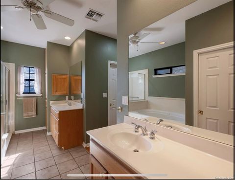 Single Family Residence in Hondo TX 885 County Road 640 10.jpg