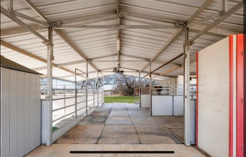 Single Family Residence in Hondo TX 885 County Road 640 20.jpg