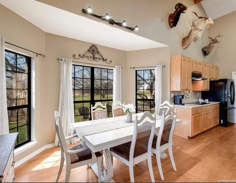 Single Family Residence in Hondo TX 885 County Road 640 5.jpg