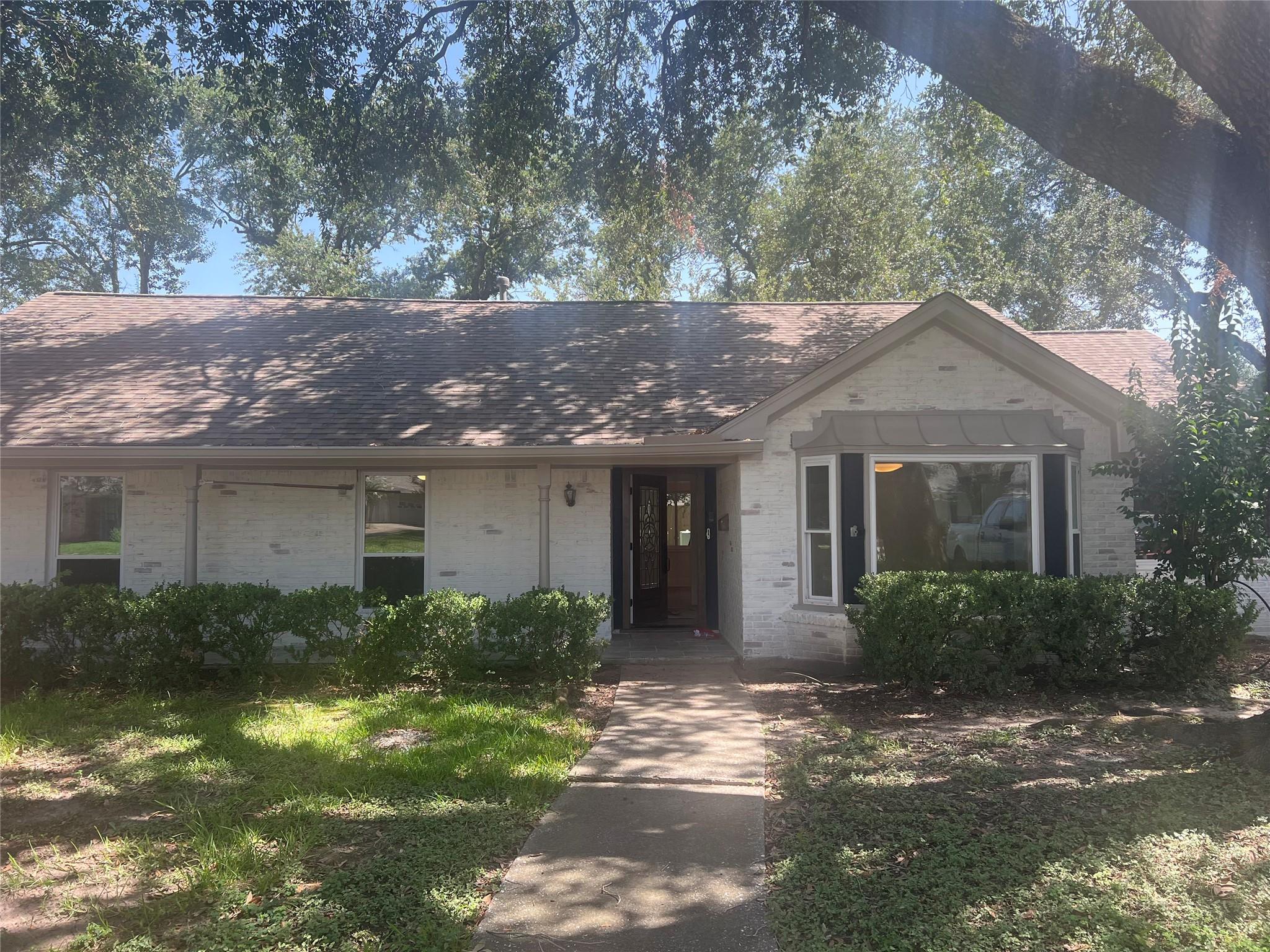 7819 Skyline Dr, Houston, TX 77063