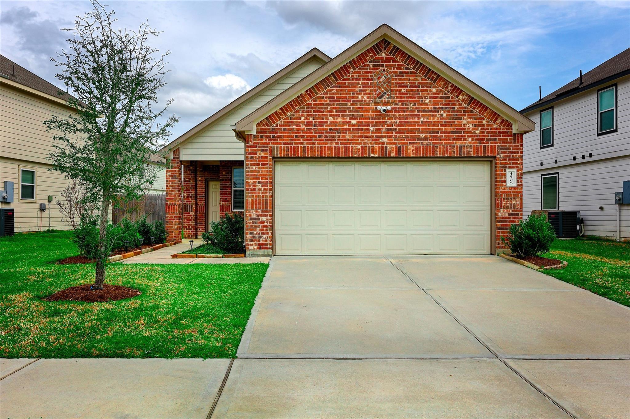 4508 Danielle Gdns, Conroe, TX 77304 photo