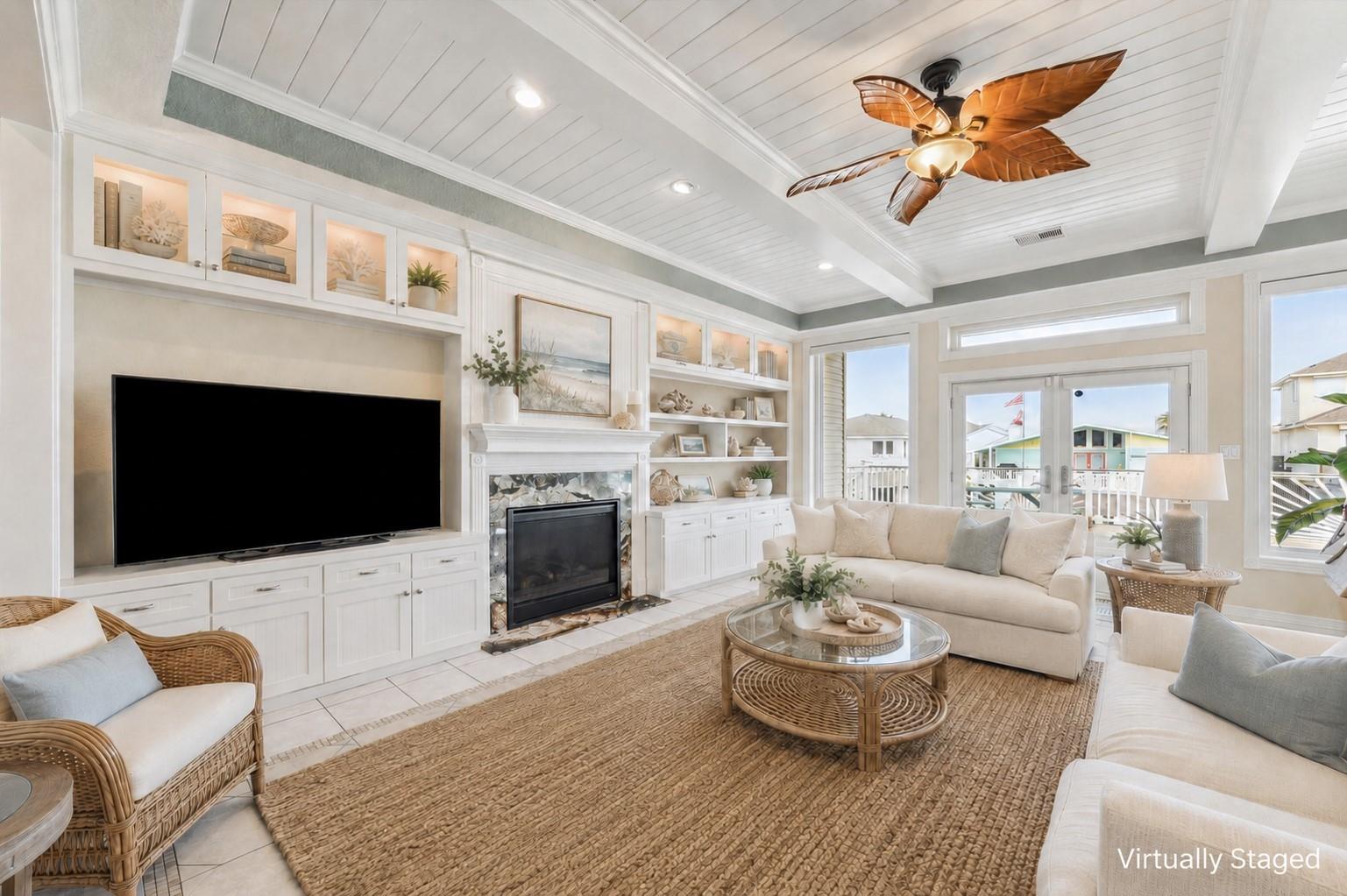 102 Bamaku Bnd, Tiki Island, TX 77554