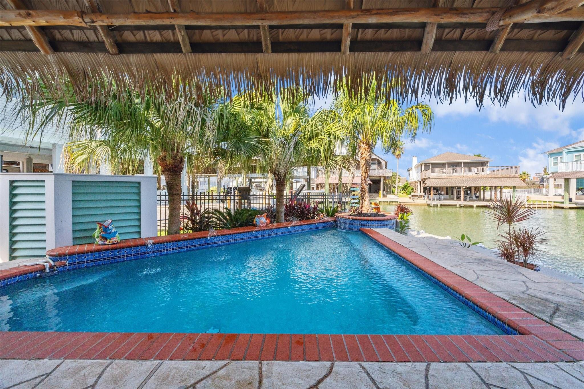 102 Bamaku Bnd, Tiki Island, TX 77554 photo