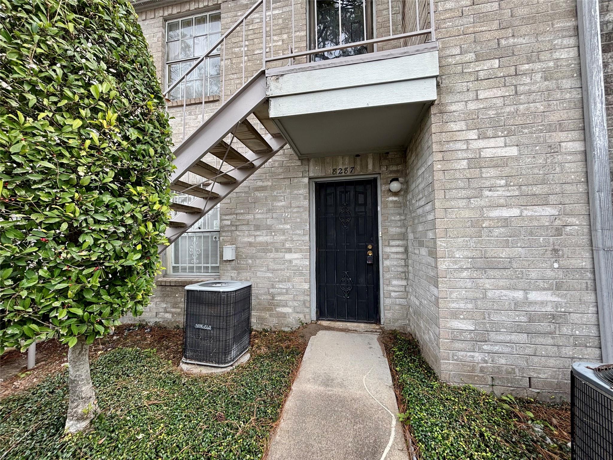 8287 Creekbend Dr, Houston, TX 77071