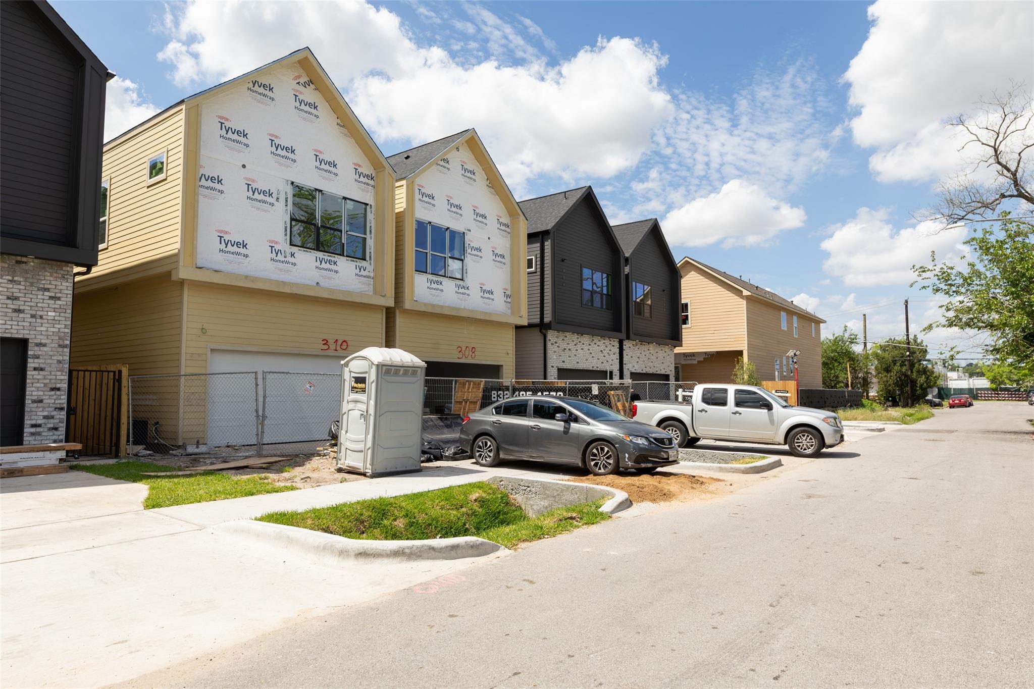 310 E 35 St, Houston, TX 77018 photo