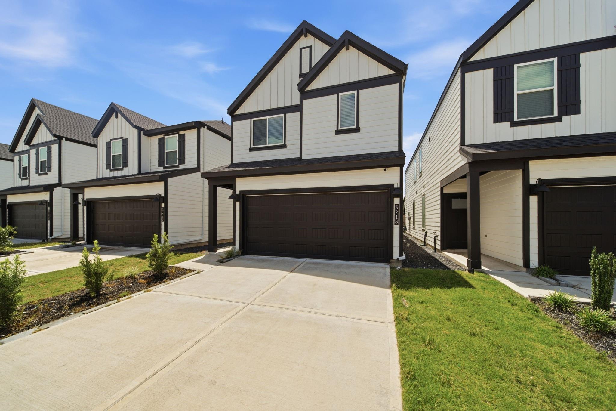 3218 Crown Gate Dr, Houston, TX 77047 photo