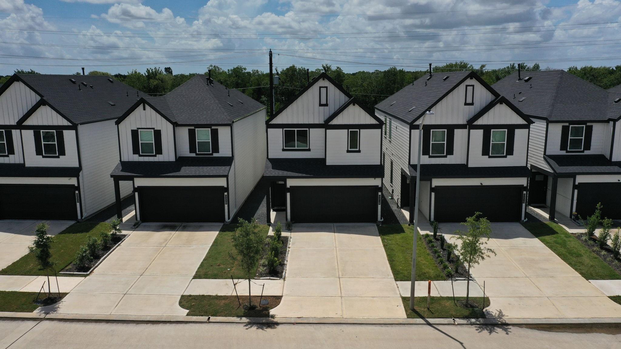 3218 Crown Gate Dr, Houston, TX 77047 photo