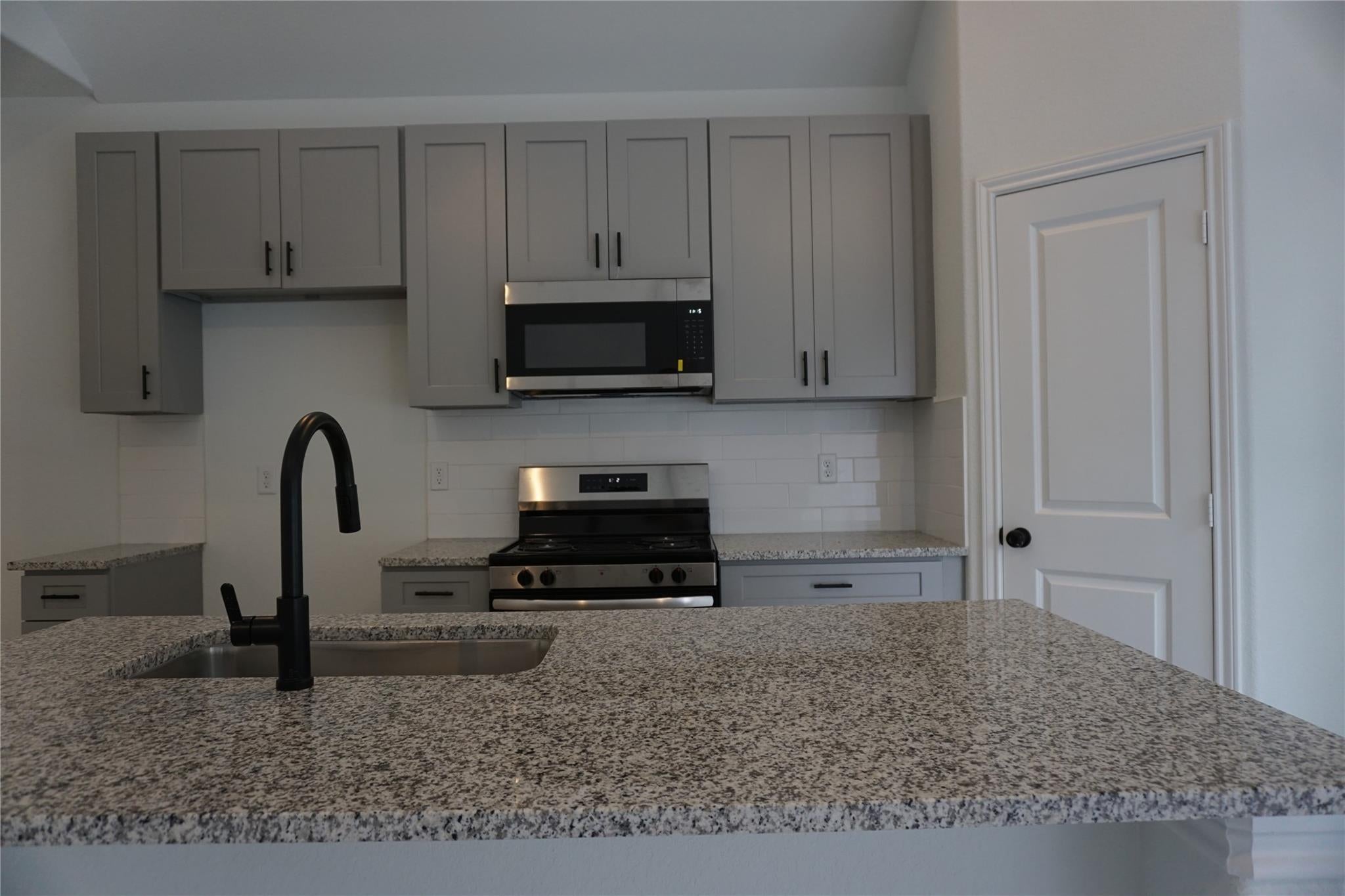 11538 Persimmon St, Willis, TX 77318 photo