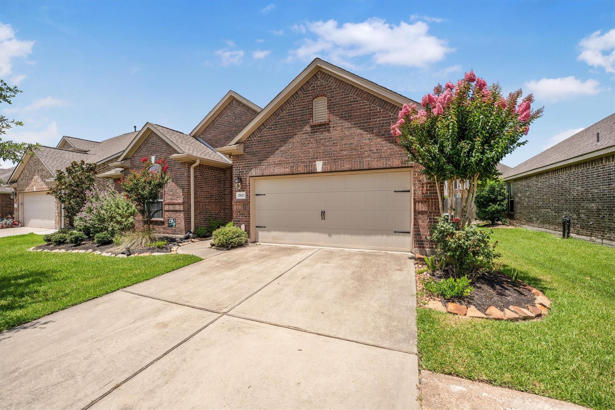 25227 Hawthorne Blossom Dr, Spring, TX 77389 photo
