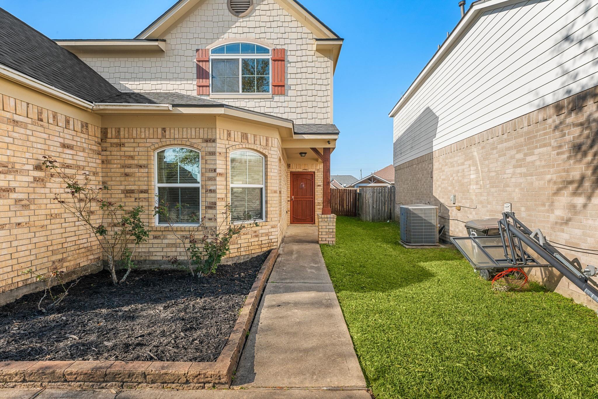 5911 Rosemary Cir, Baytown, TX 77521 photo