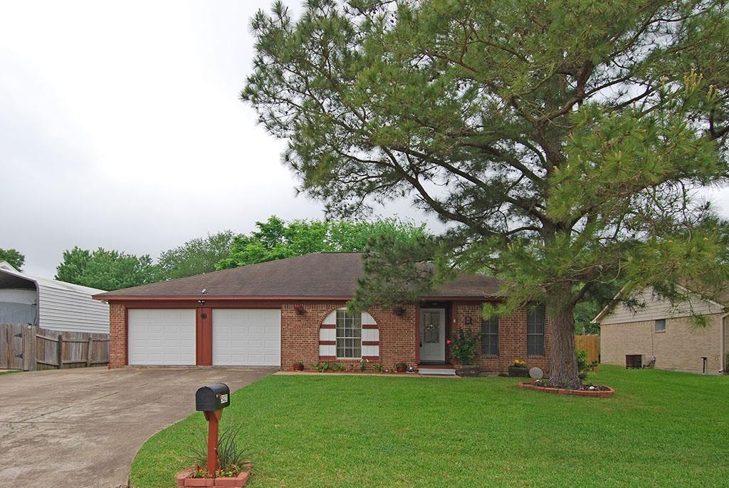 5421 Thistle Dr, Dickinson, TX 77539