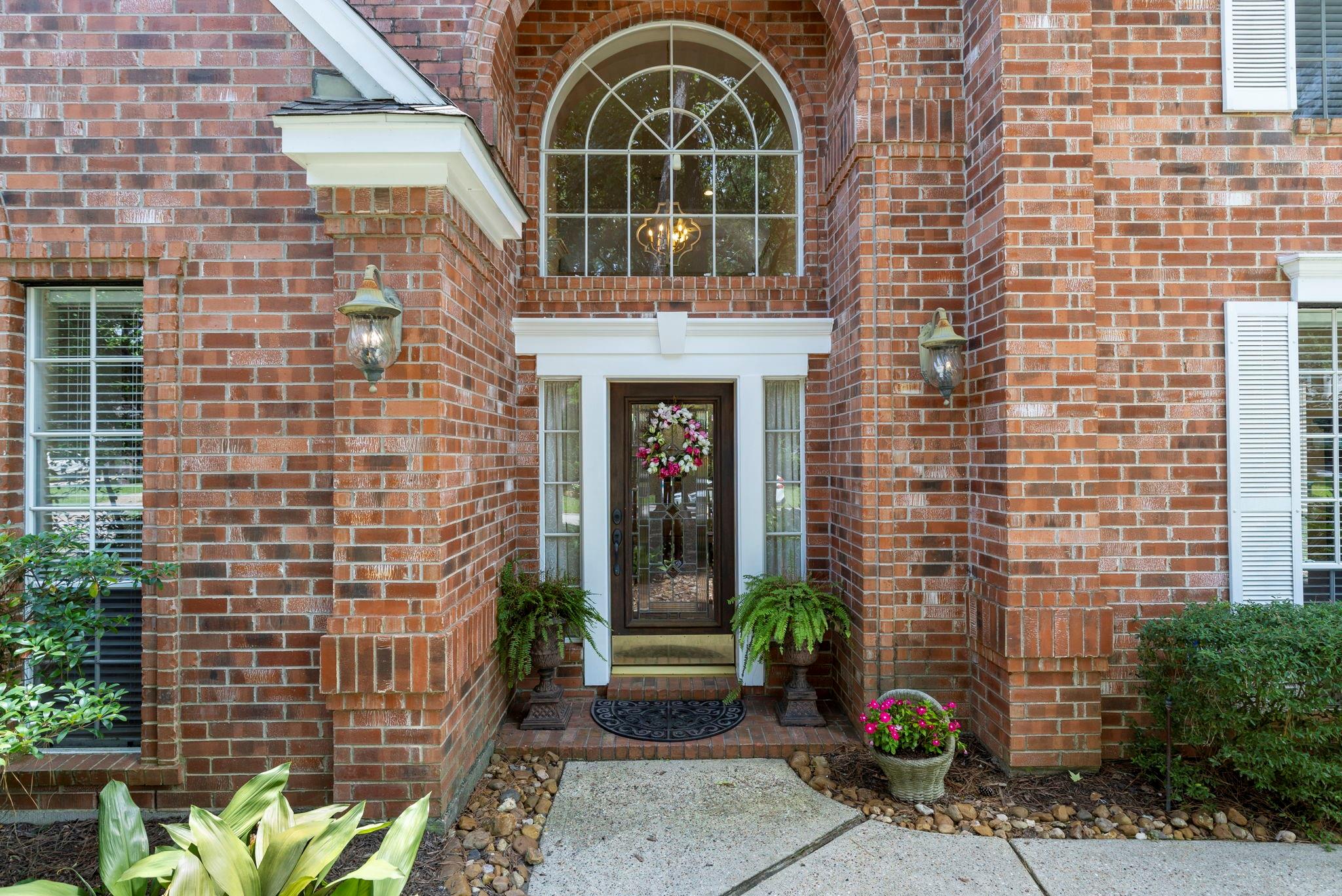 63 Driftoak Cir, The Woodlands, TX 77381 photo