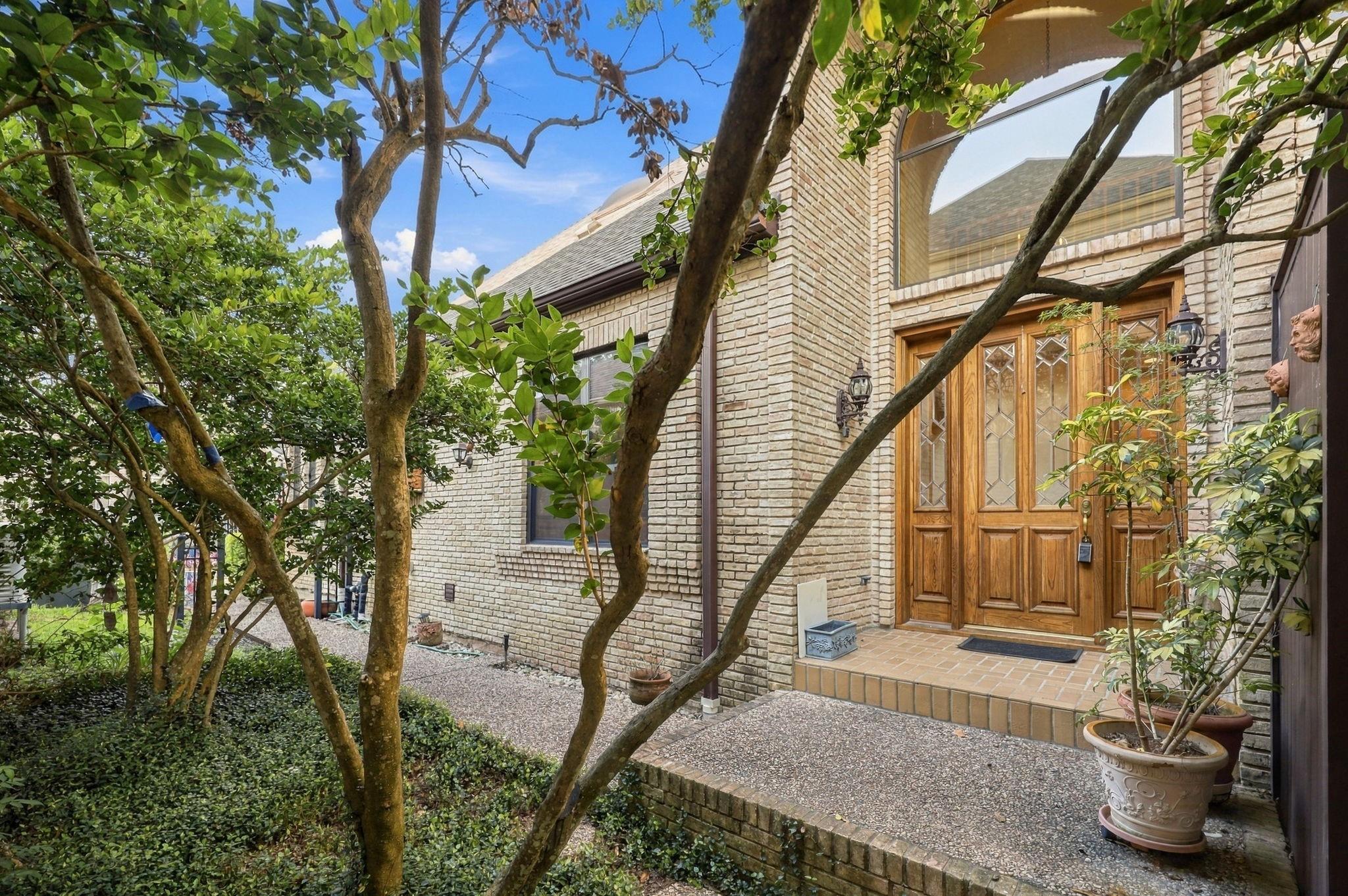 9507 Bayou Brook St, Houston, TX 77063 photo