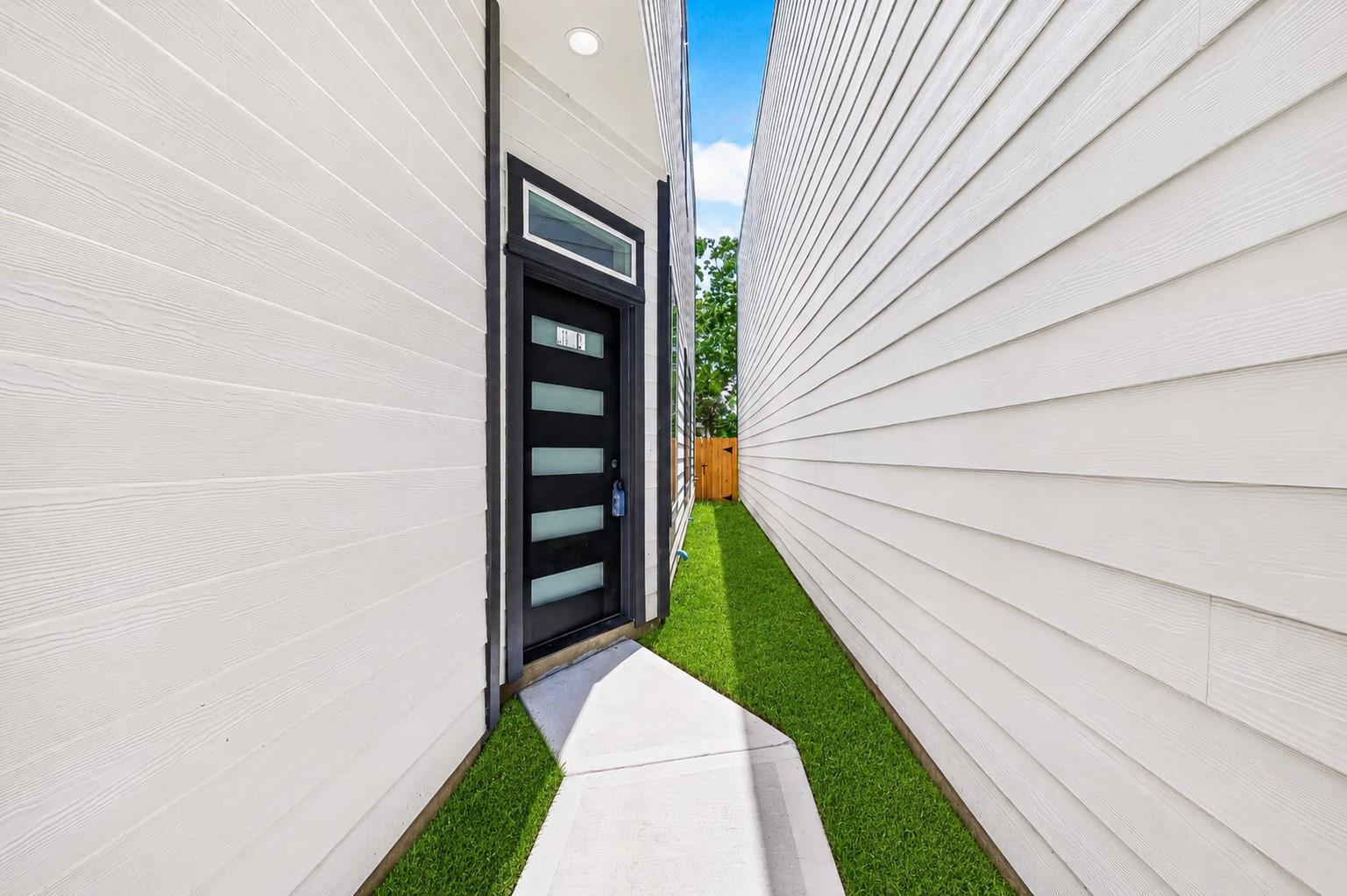 7719 Bowen St, Houston, TX 77051 photo