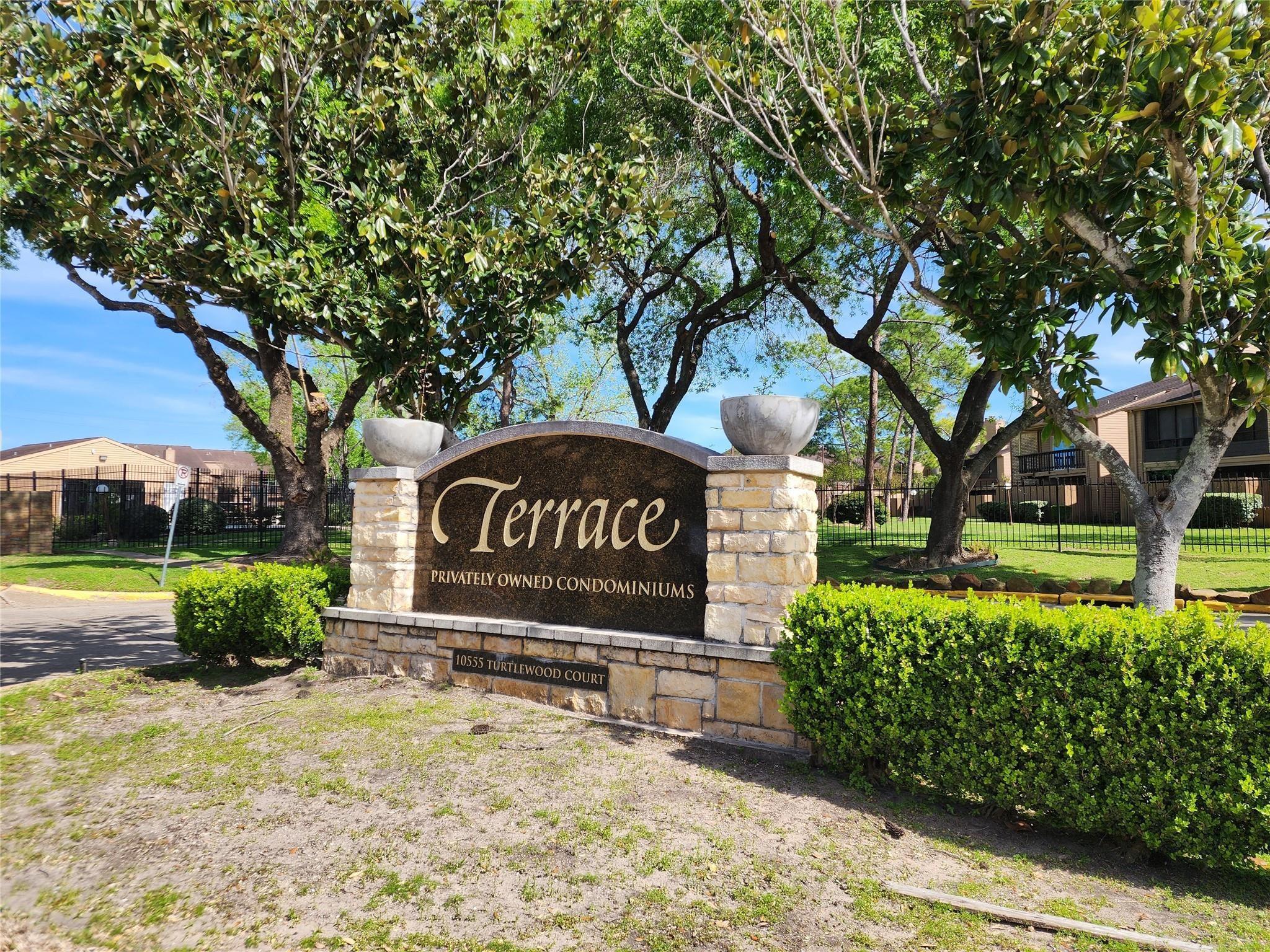 10555 Turtlewood Ct, Houston, TX 77072