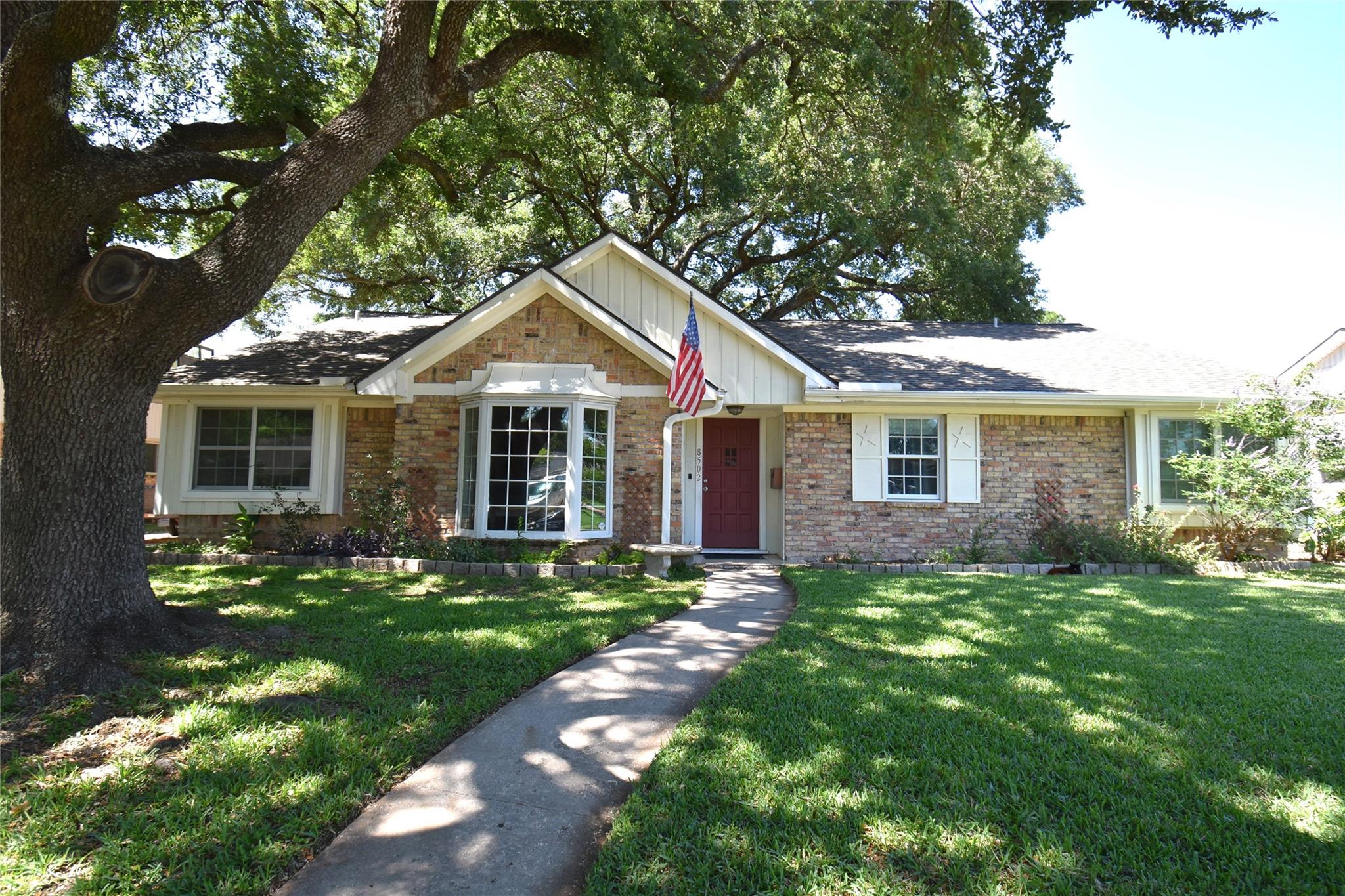 8502 Braes Meadow Dr, Houston, TX 77071