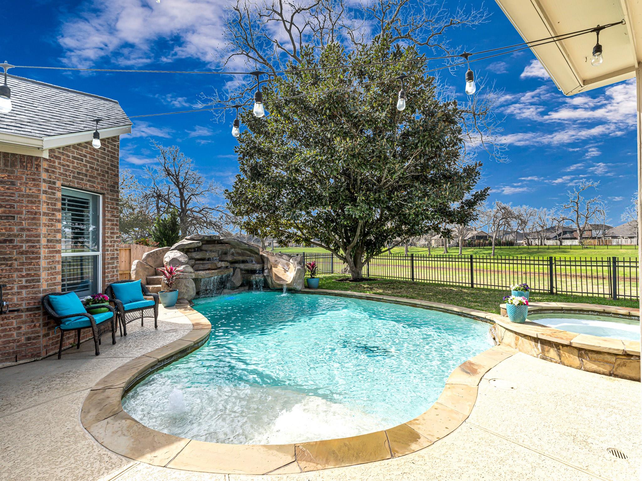 8310 Crescent Knolls Dr, Richmond, TX 77406 photo