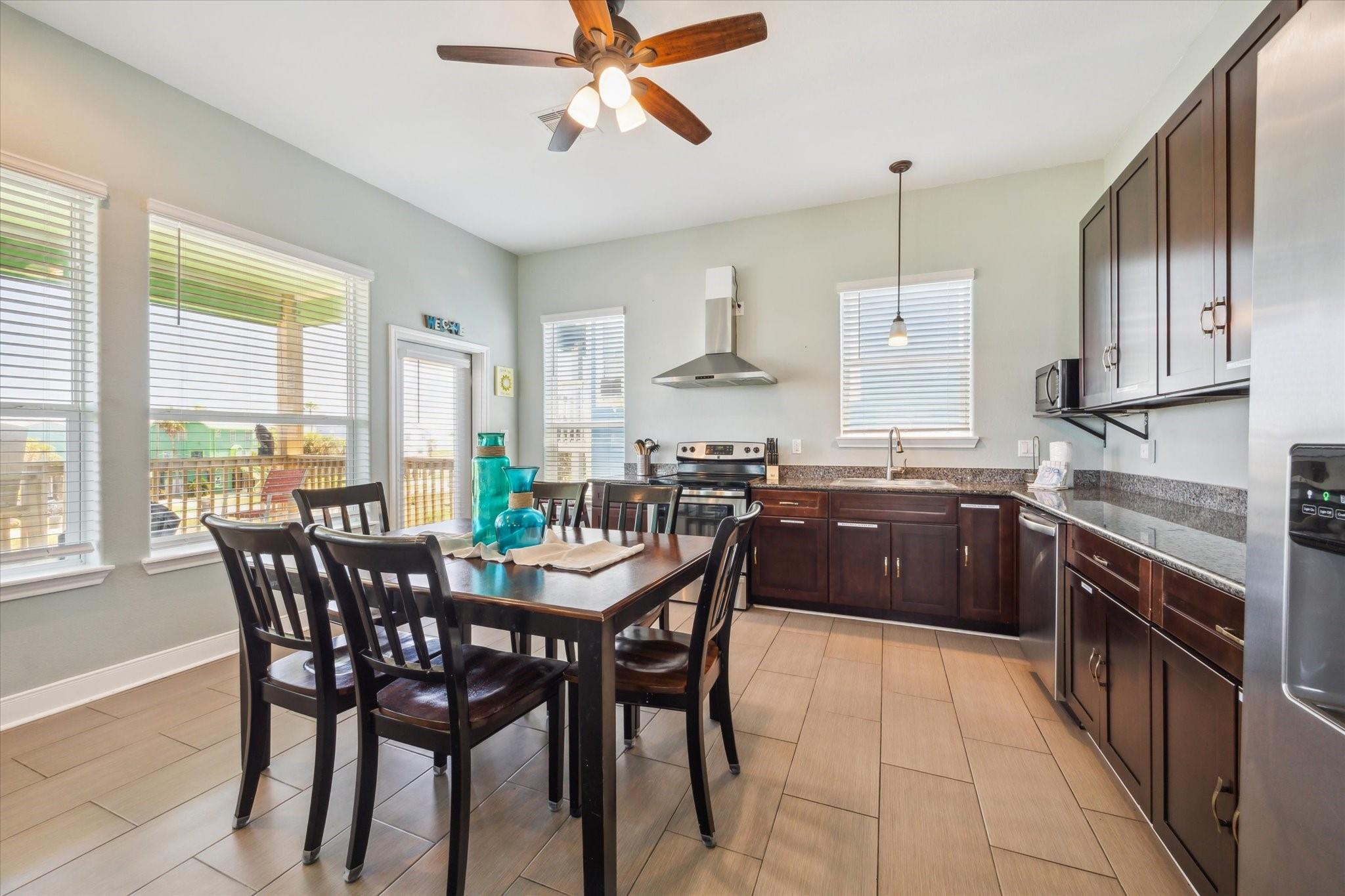 11216 Reagor Way, Galveston, TX 77554 photo