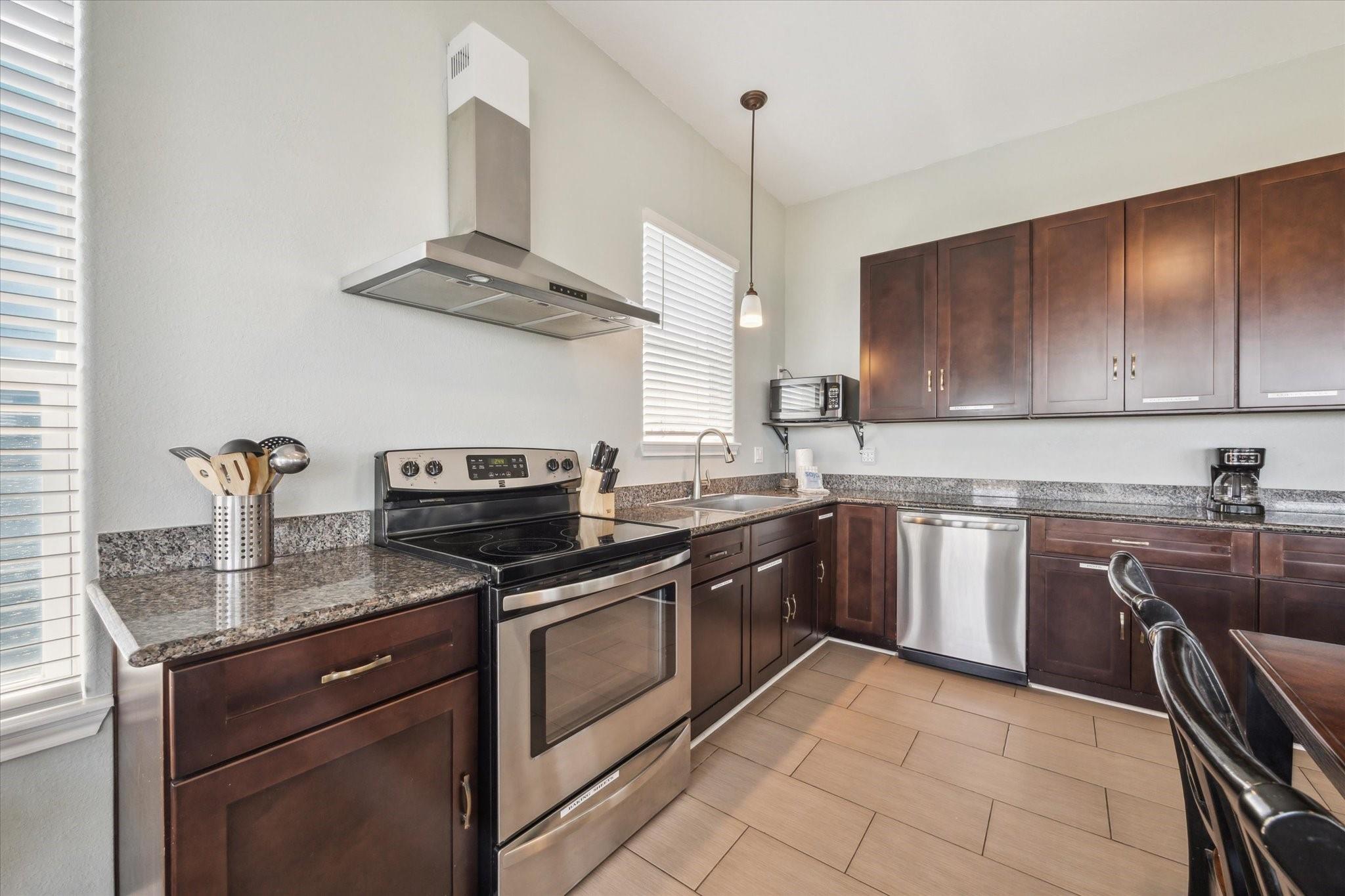 11216 Reagor Way, Galveston, TX 77554 photo