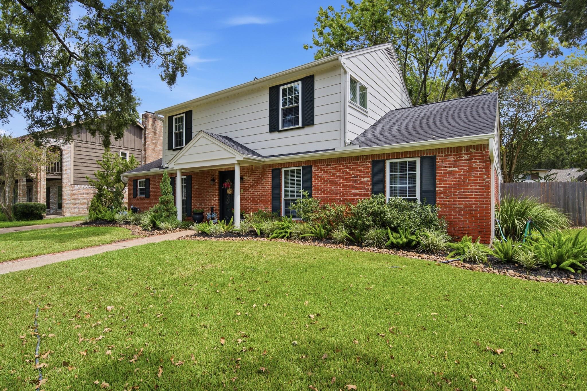 814 Forest Lake Dr, Seabrook, TX 77586 photo