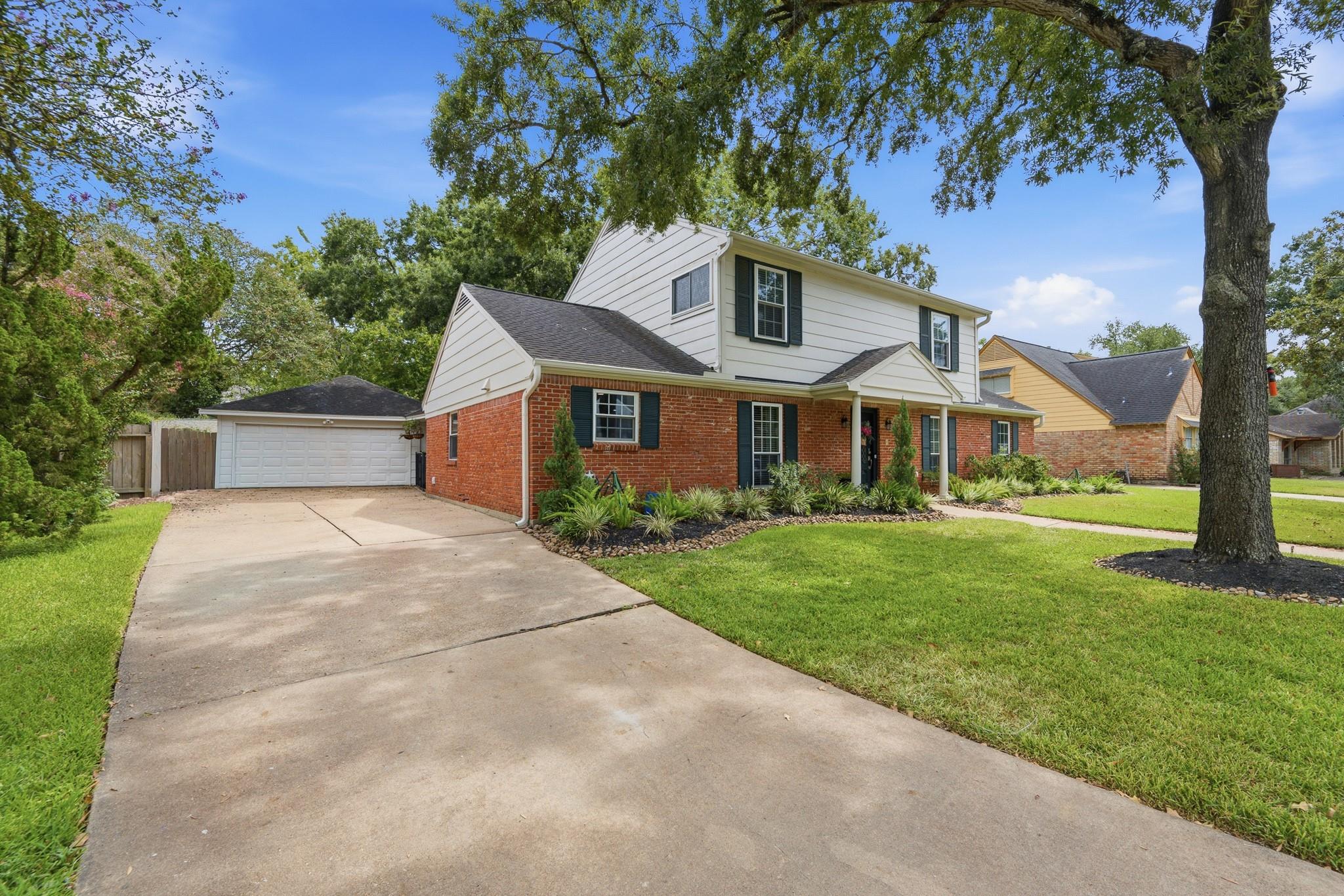 814 Forest Lake Dr, Seabrook, TX 77586 photo