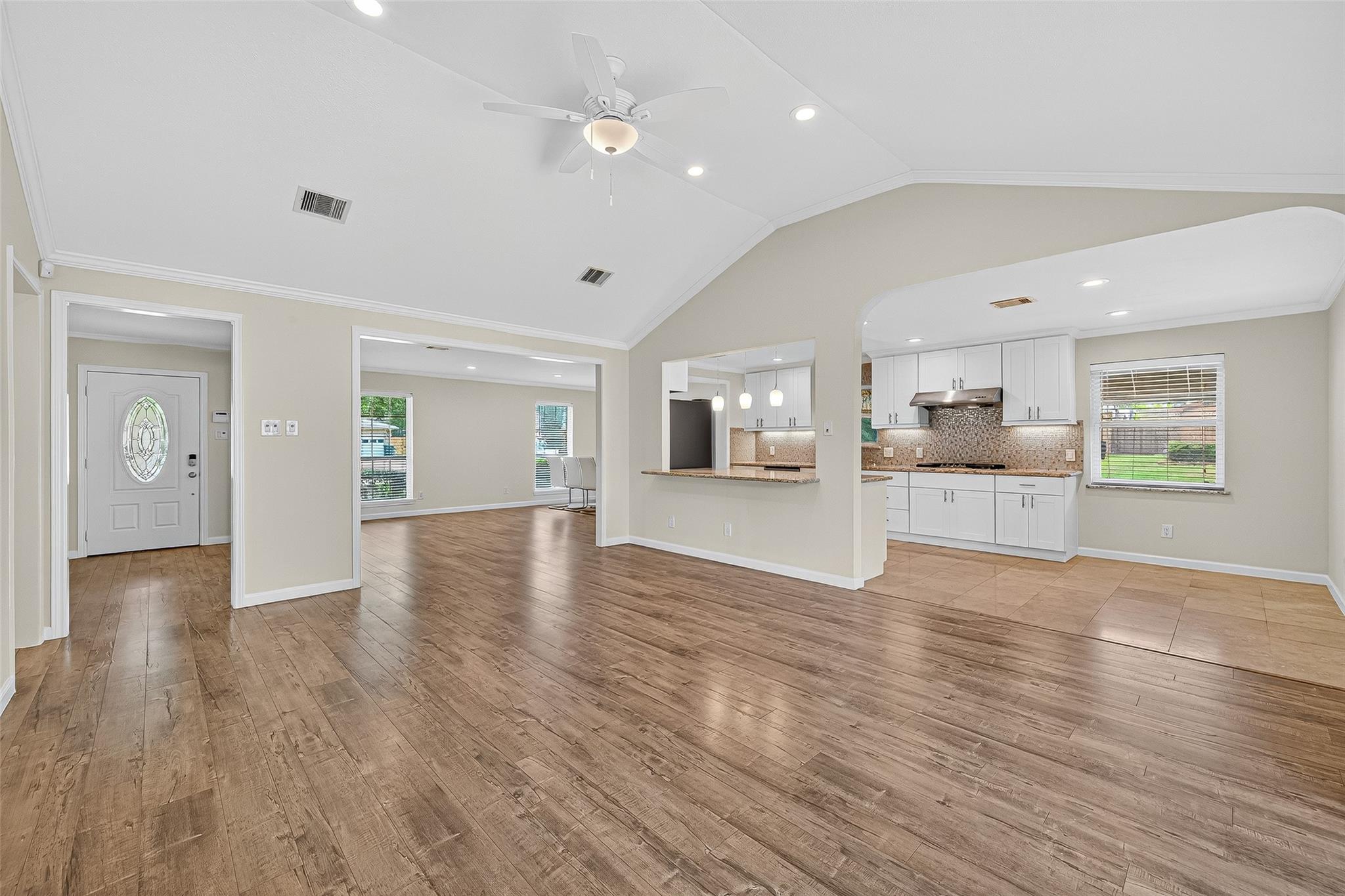 8530 Roos Rd, Houston, TX 77036 photo