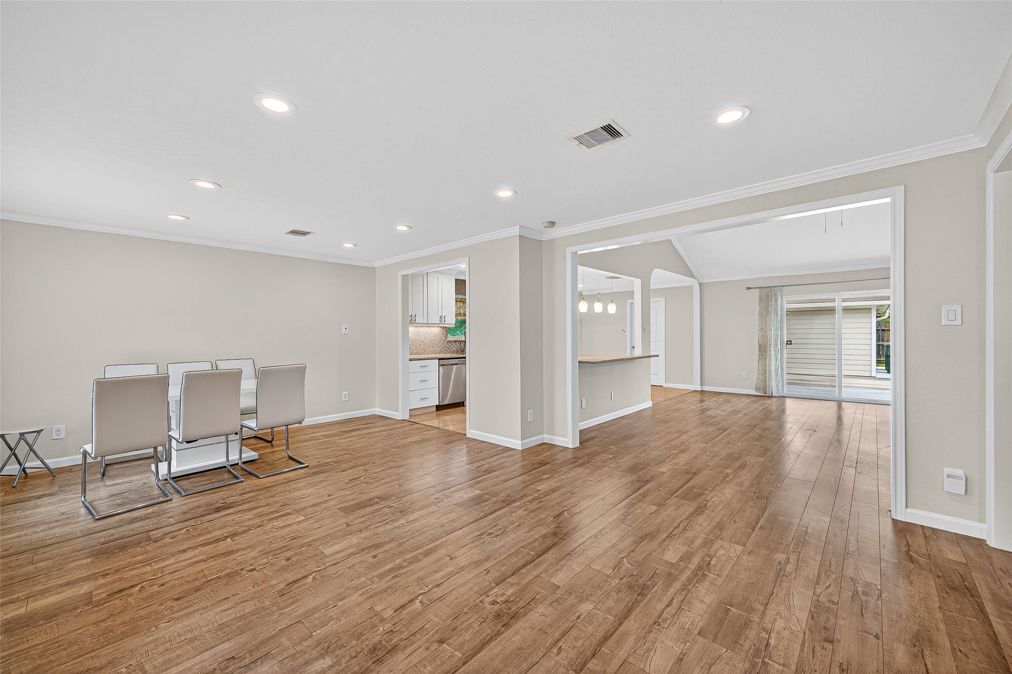 8530 Roos Rd, Houston, TX 77036 photo