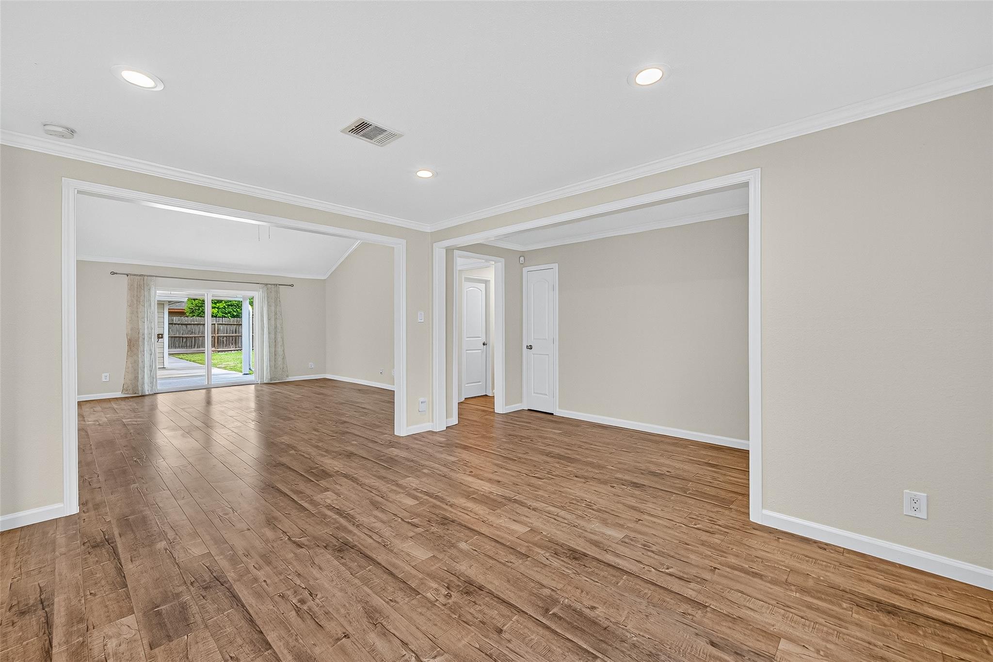 8530 Roos Rd, Houston, TX 77036 photo