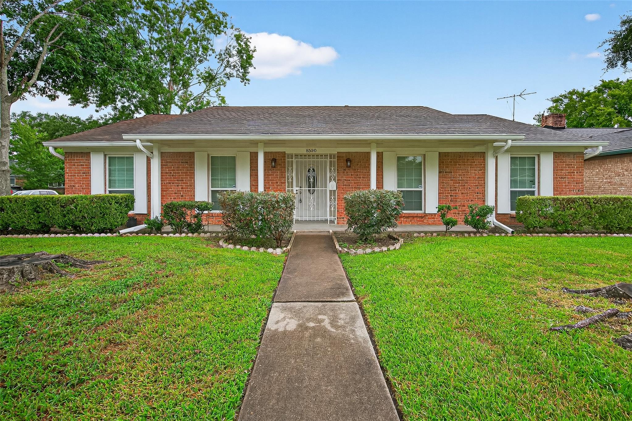 8530 Roos Rd, Houston, TX 77036