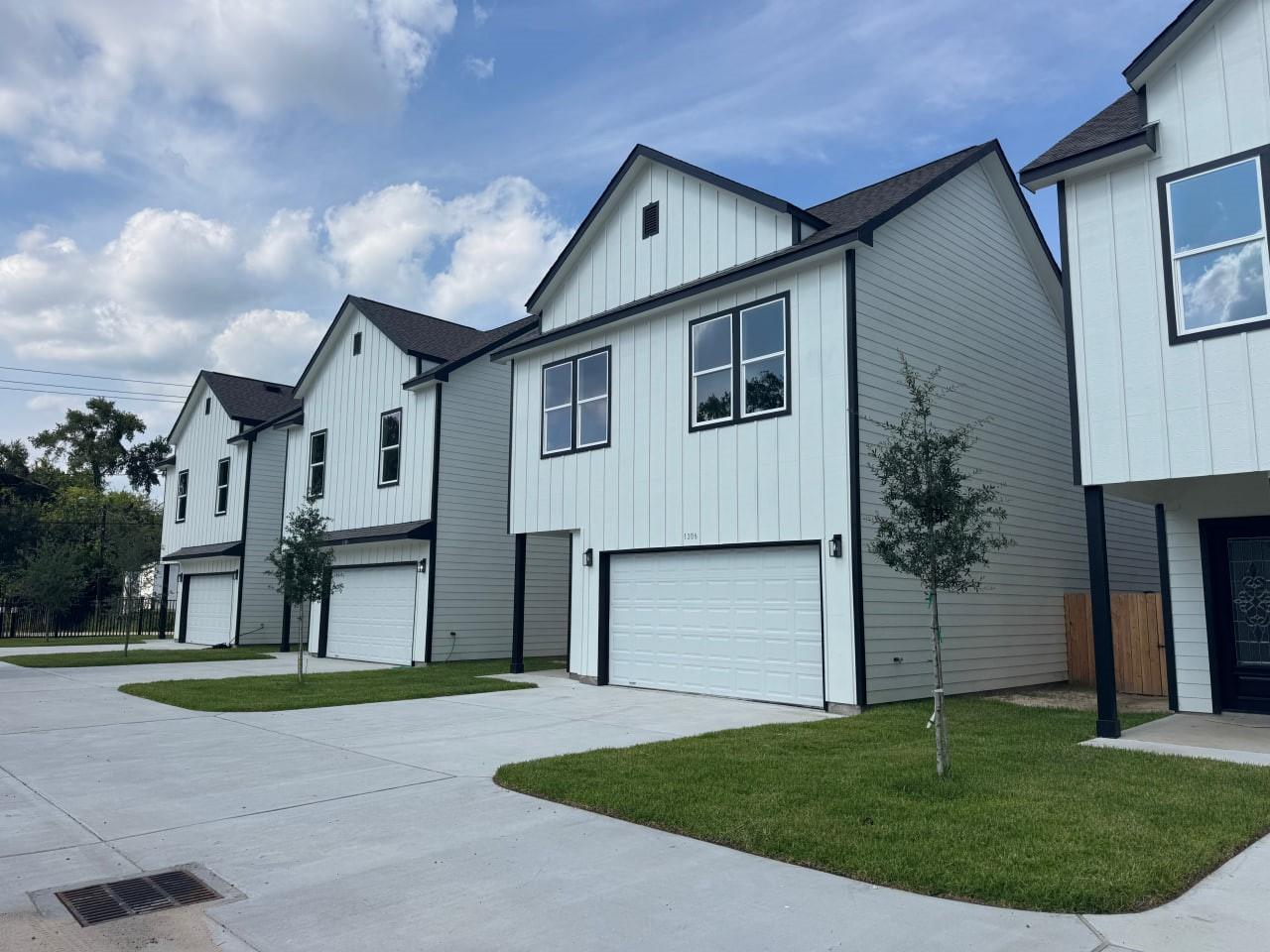 1306 Duff Ln, Houston, TX 77022 photo