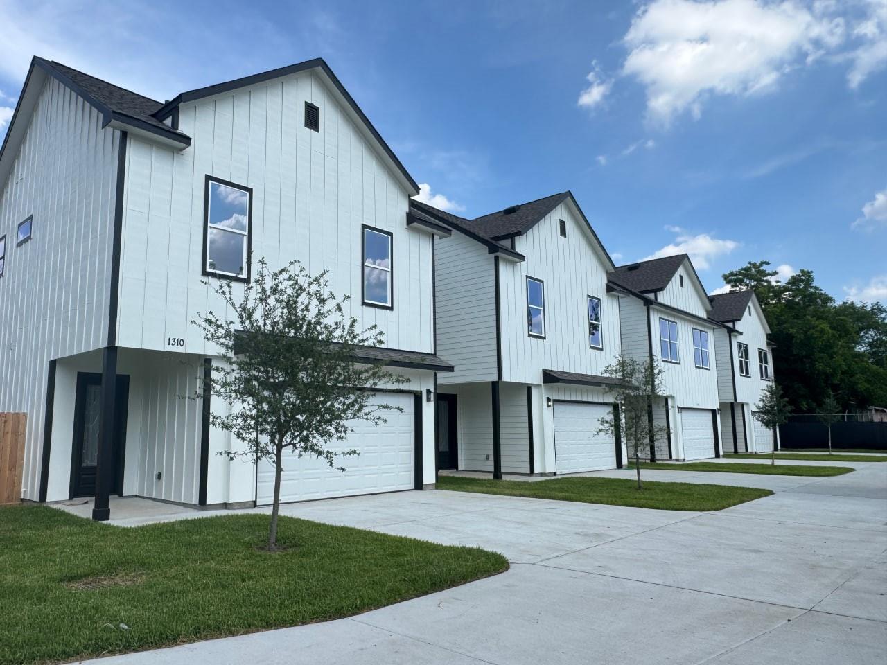 1306 Duff Ln, Houston, TX 77022 photo