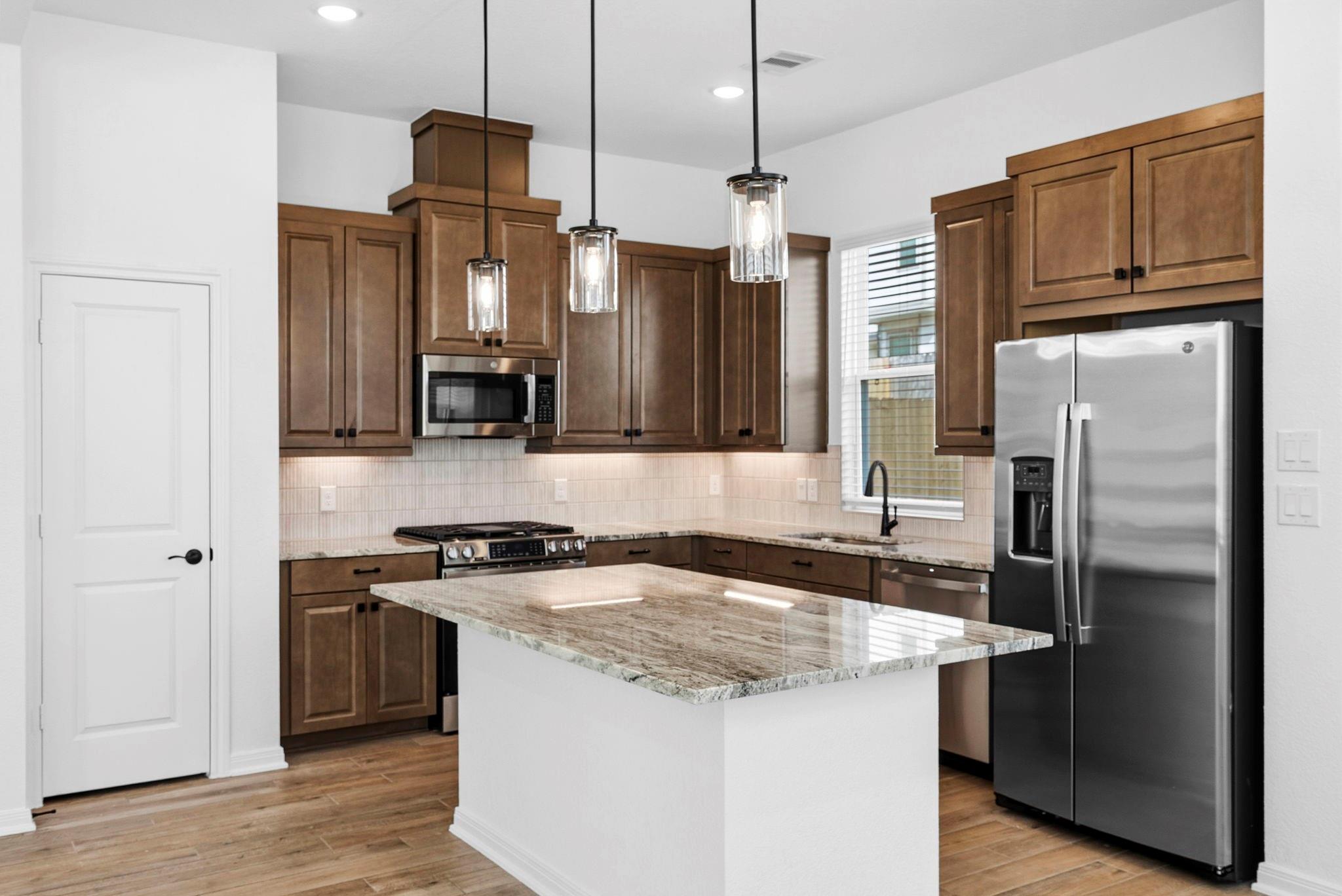 116 W Coralburst Loop, Montgomery, TX 77316 photo