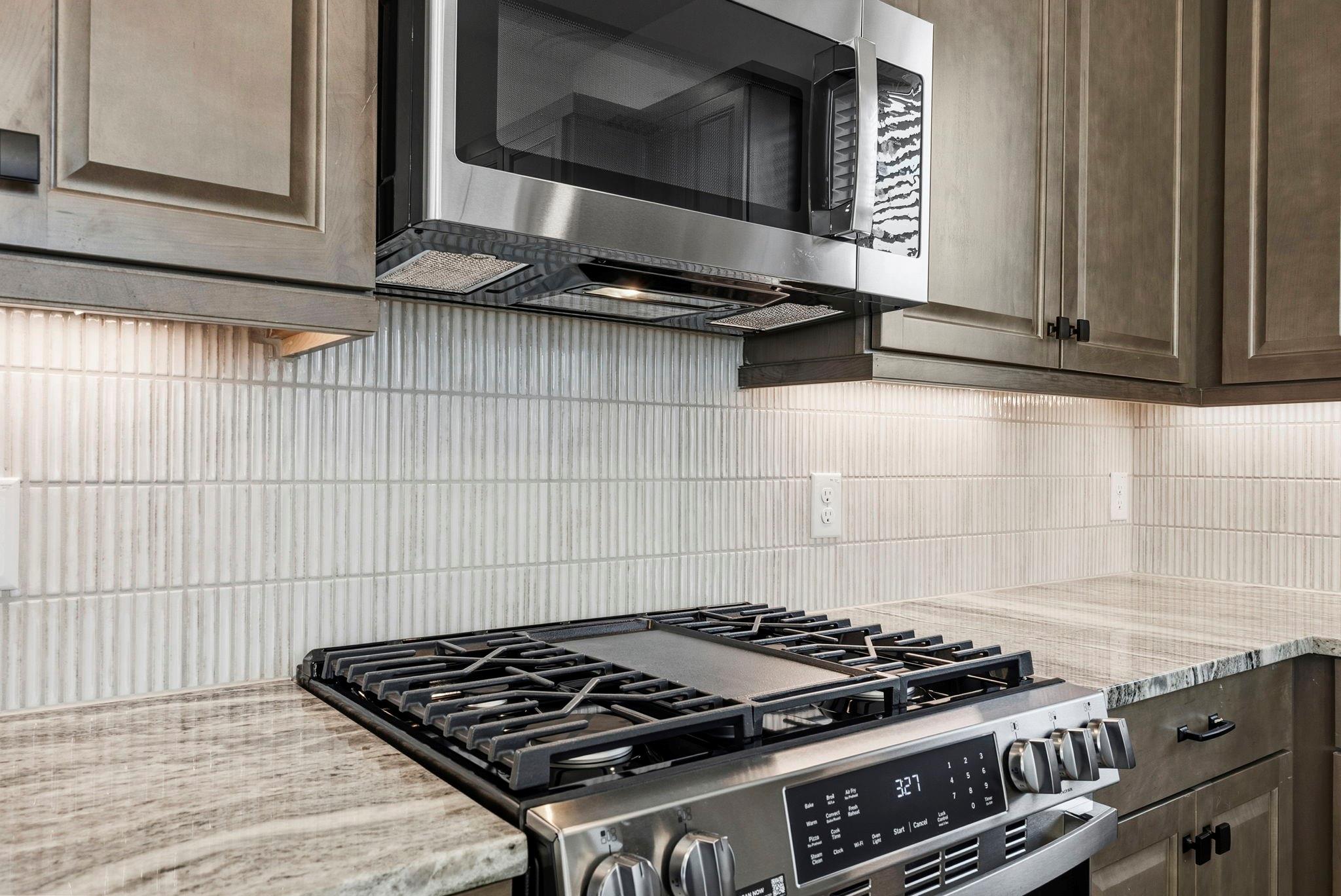 116 W Coralburst Loop, Montgomery, TX 77316 photo