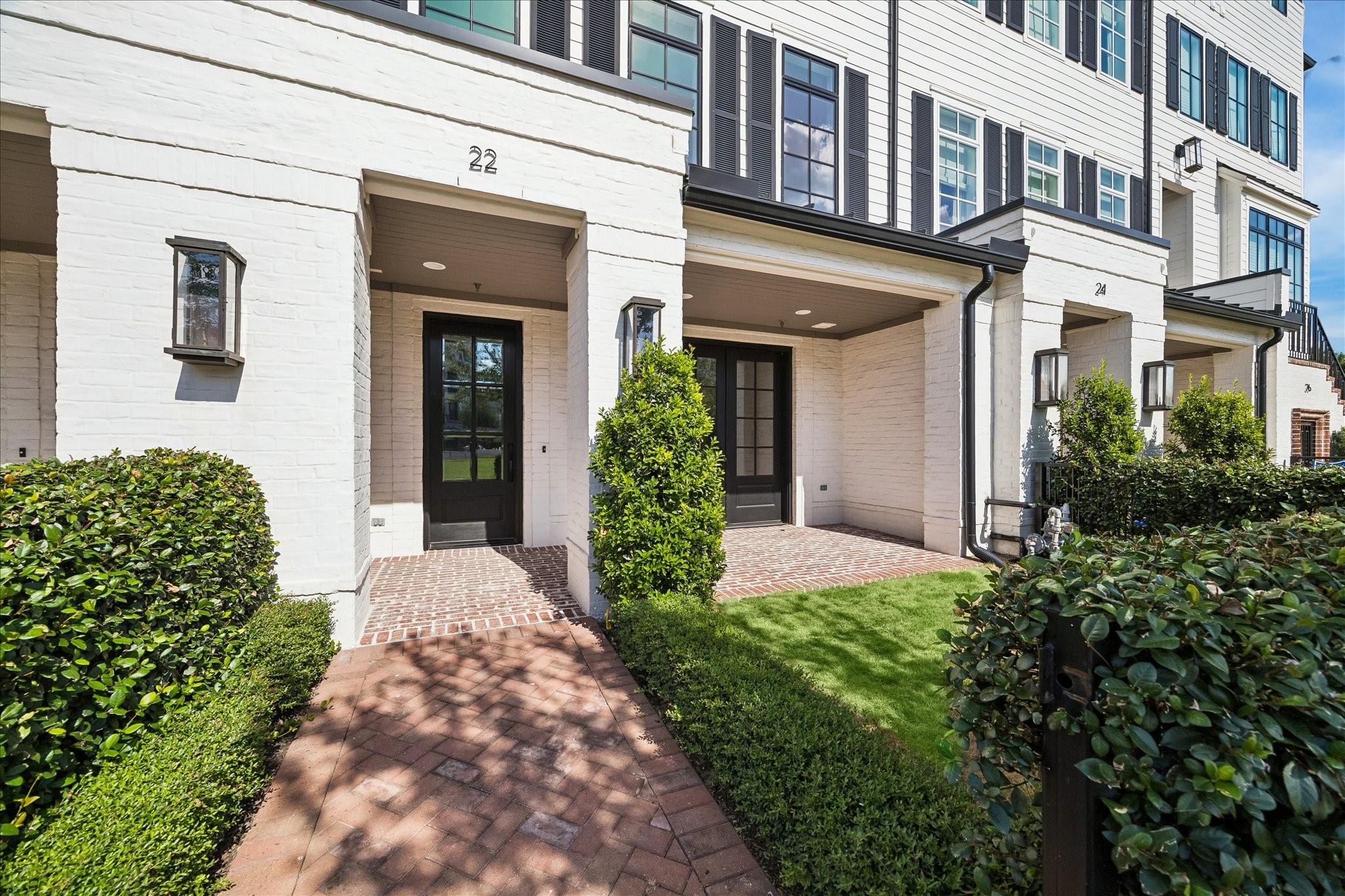 22 Crain Square Blvd, Southside Place, TX 77025 photo