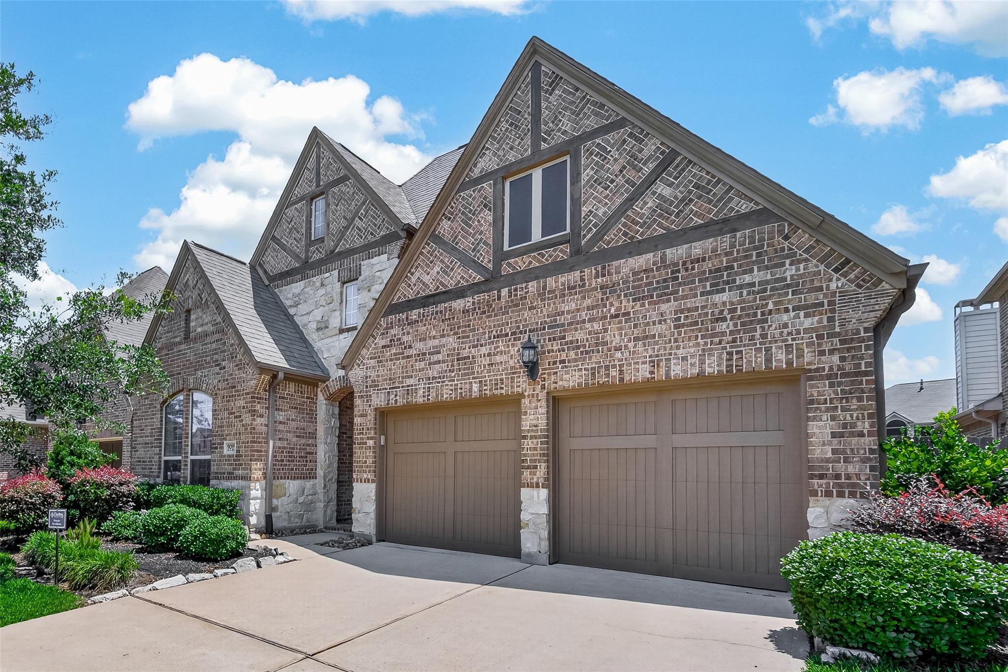 2029 Arrowood Glen Dr, Houston, TX 77077