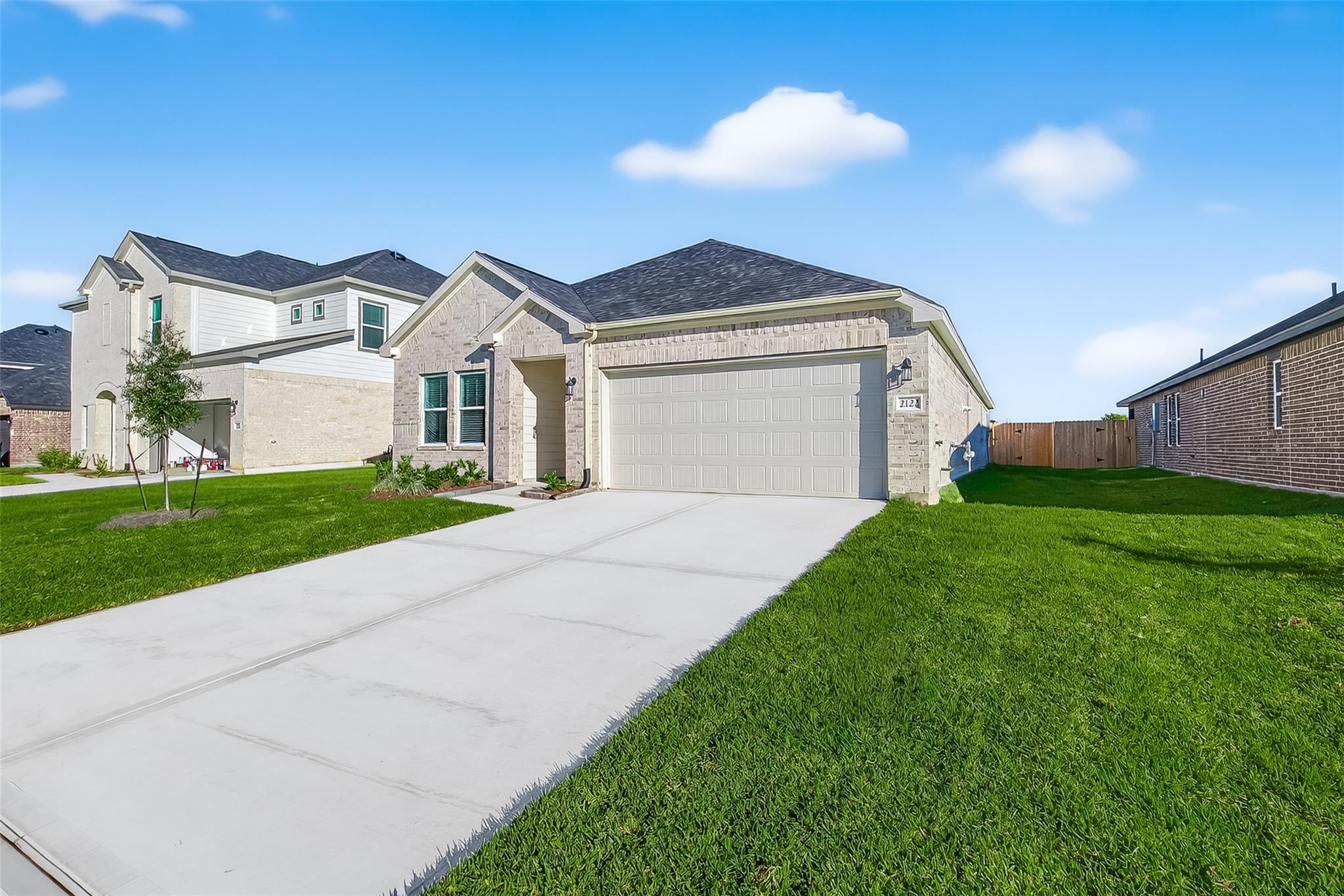 2118 Spring Hollow Drive Dr, Baytown, TX 77521 photo