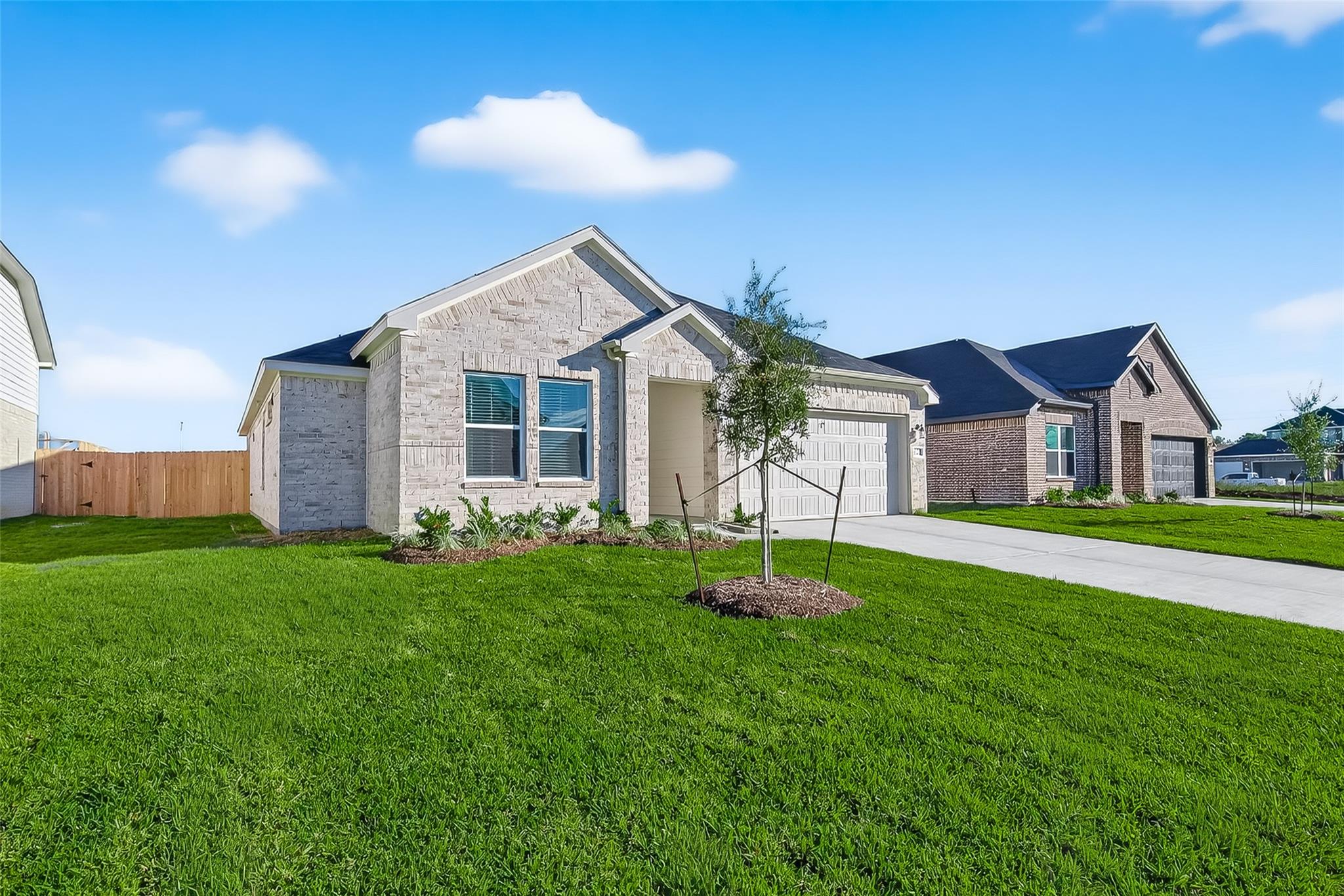 2118 Spring Hollow Drive Dr, Baytown, TX 77521 photo